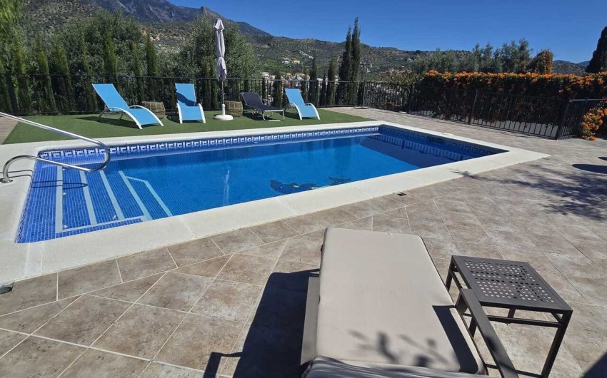 Resale - Villa -
Vinuela - Inland