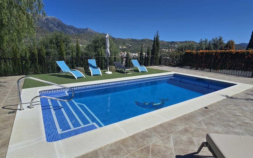 Resale - Villa -
Vinuela - Inland