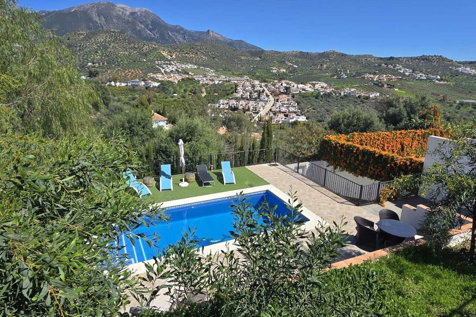 Resale - Villa -
Vinuela - Inland