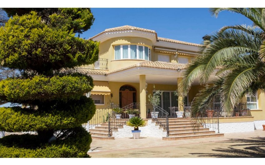 Resale - Villa -
Yecla - Inland