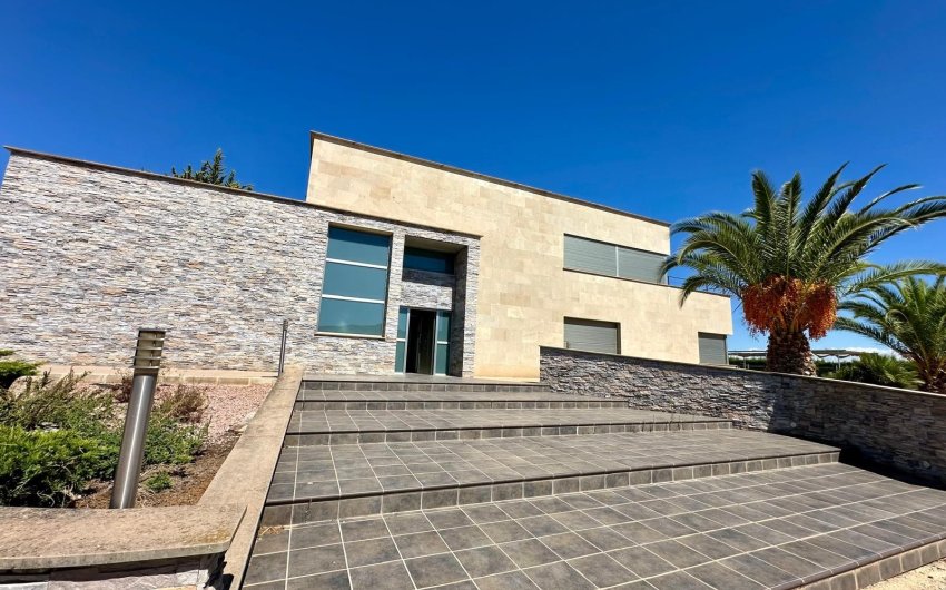 Resale - Villa -
Yecla - Inland