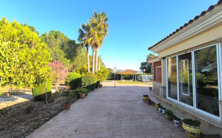 Resale - Villa -
Yecla - Inland