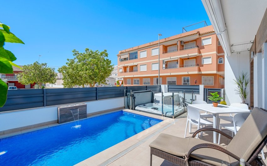 Reventa - Adosado -
Formentera del Segura