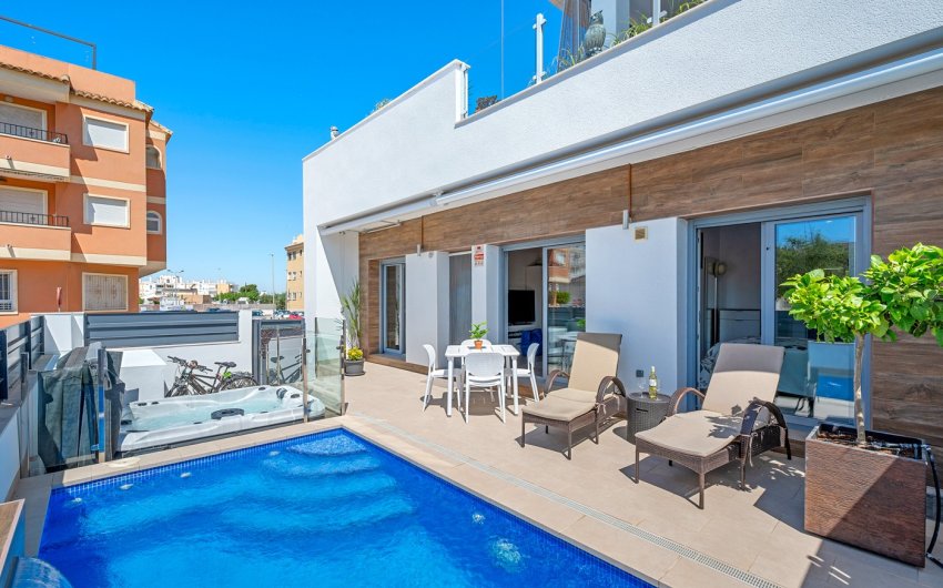 Reventa - Adosado -
Formentera del Segura