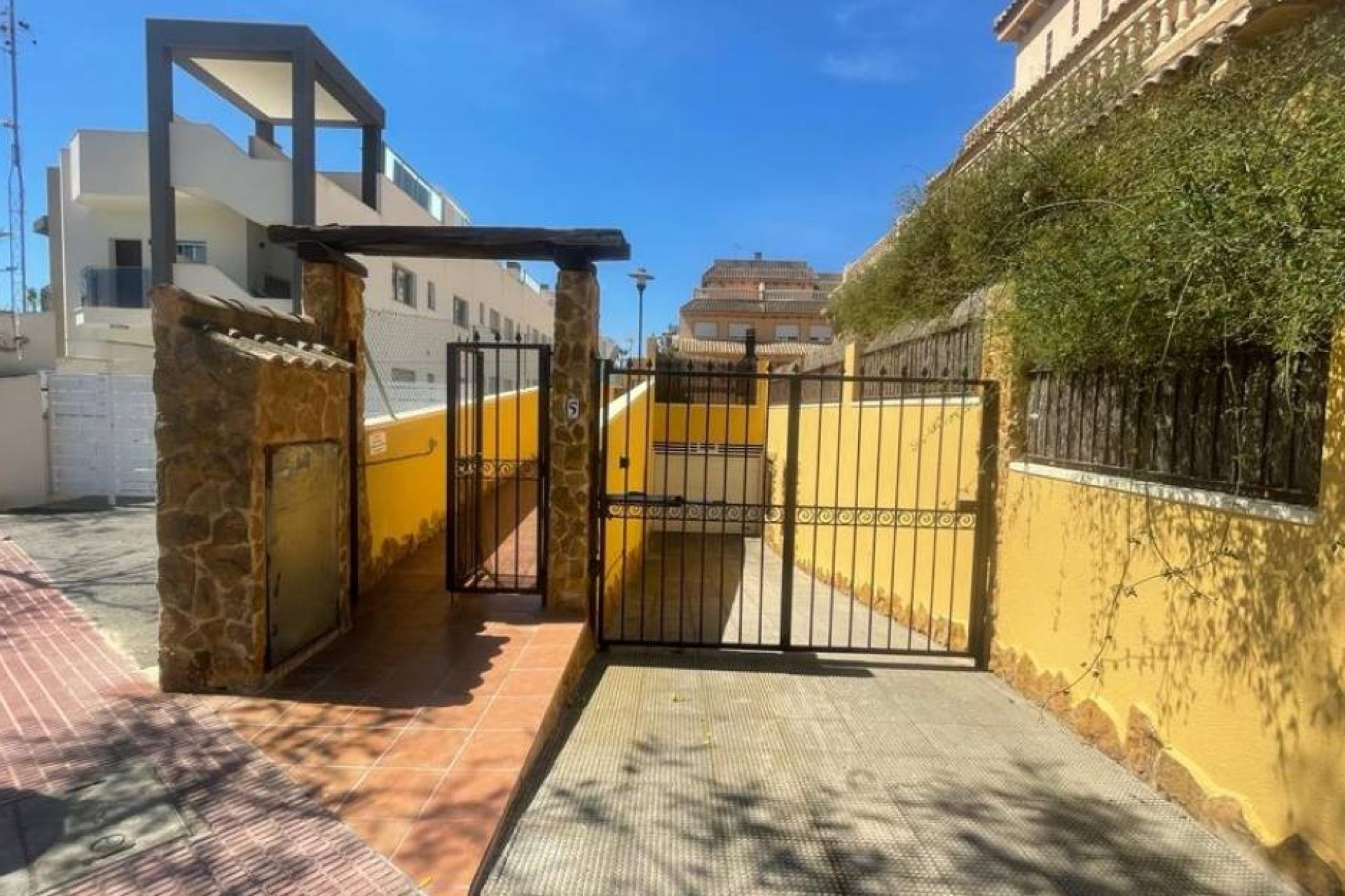 Reventa - Adosado -
Guardamar del Segura - Urbanizaciones