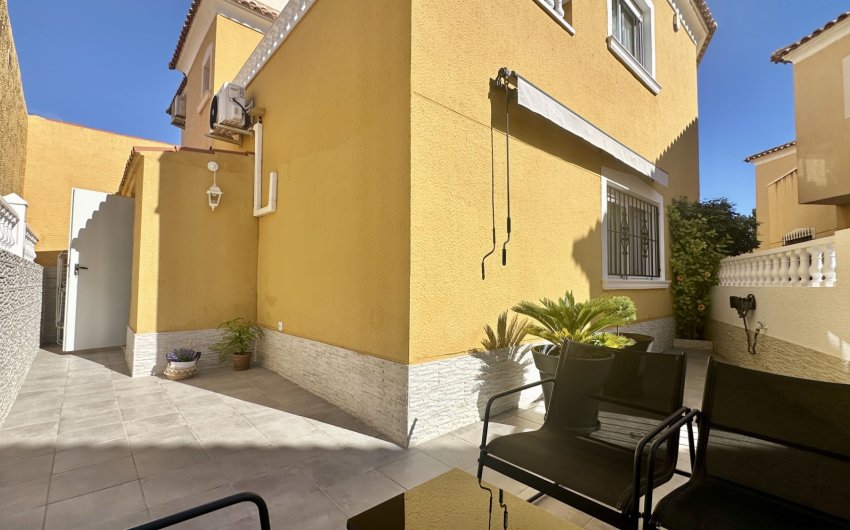 Reventa - Adosado -
Orihuela Costa - La Florida