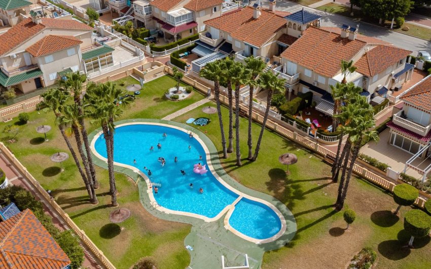 Reventa - Adosado -
Orihuela Costa - La Zenia