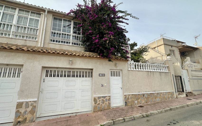 Reventa - Adosado -
Orihuela Costa - Los Altos