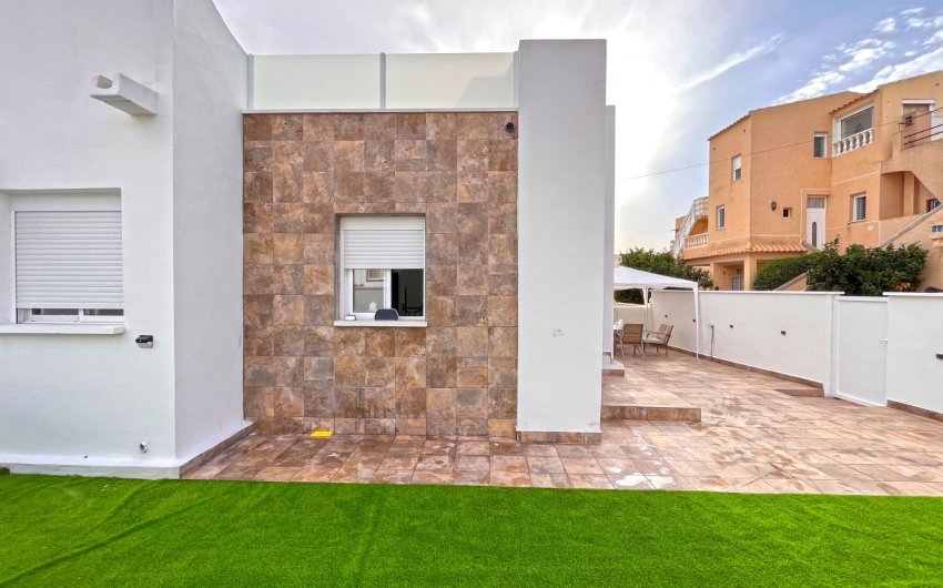 Reventa - Adosado -
Orihuela Costa - Playa Flamenca