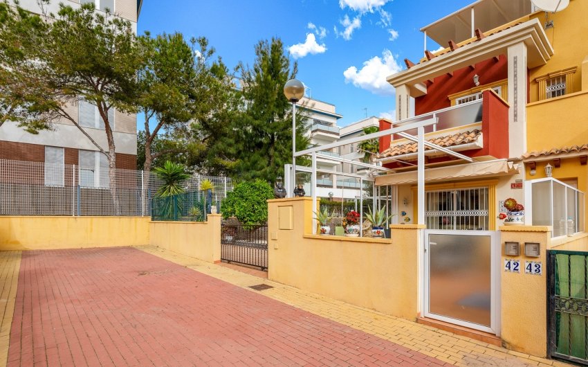 Reventa - Adosado -
Orihuela Costa - Villamartín