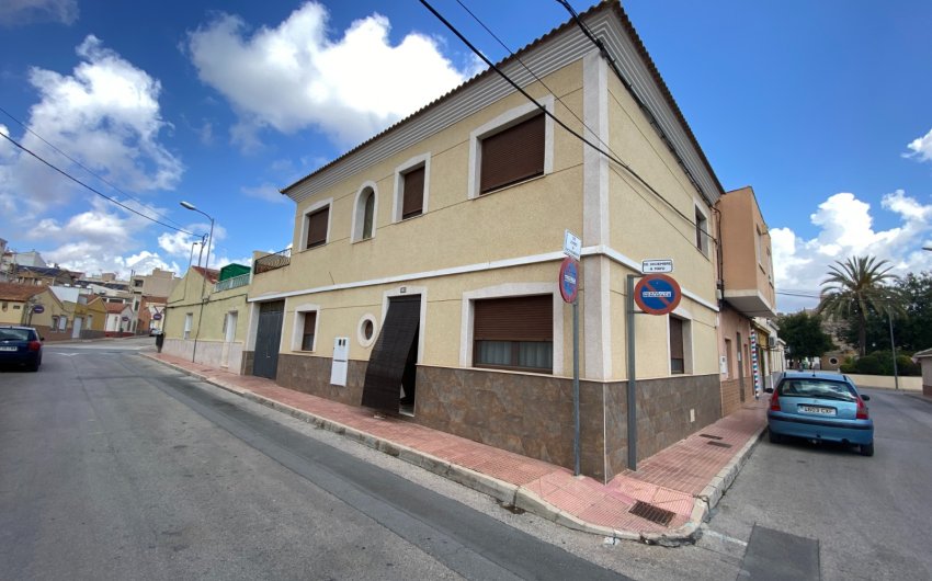 Reventa - Adosado -
Sax