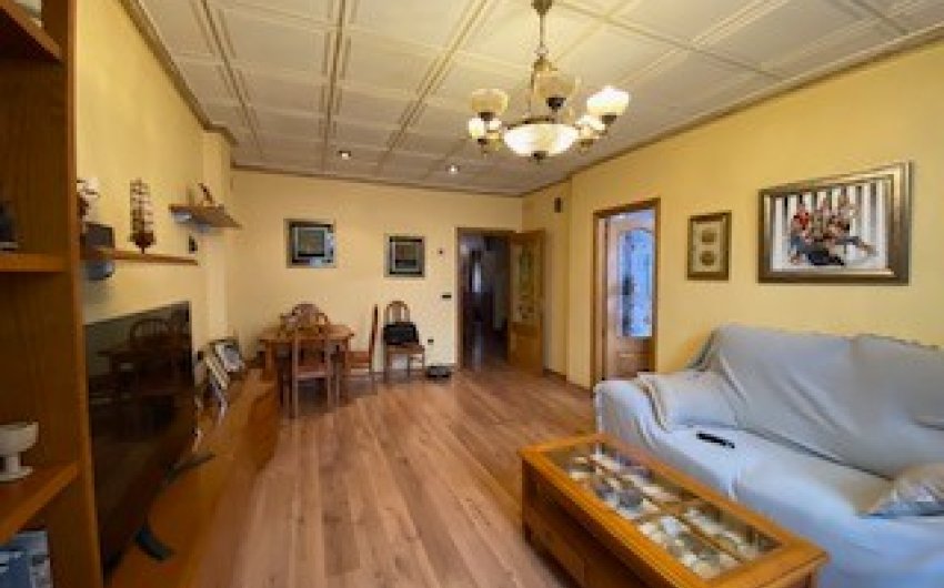 Reventa - Adosado -
Sax