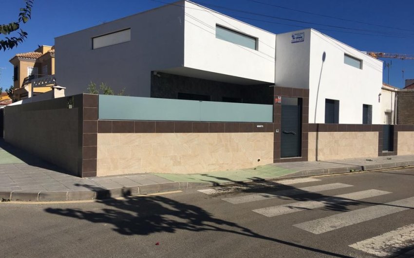 Reventa - Adosado -
Torre de la Horadada - Mil Palmeras