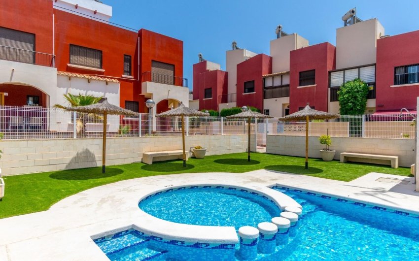 Reventa - Adosado -
Torrevieja - Aguas Nuevas