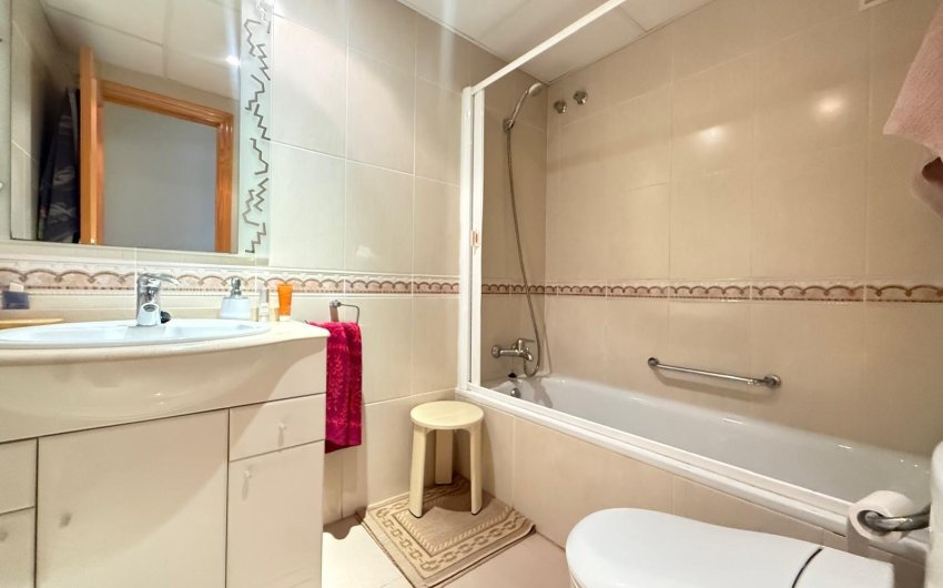 Reventa - Apartamento -
Guardamar del Segura - Avenida del Puerto