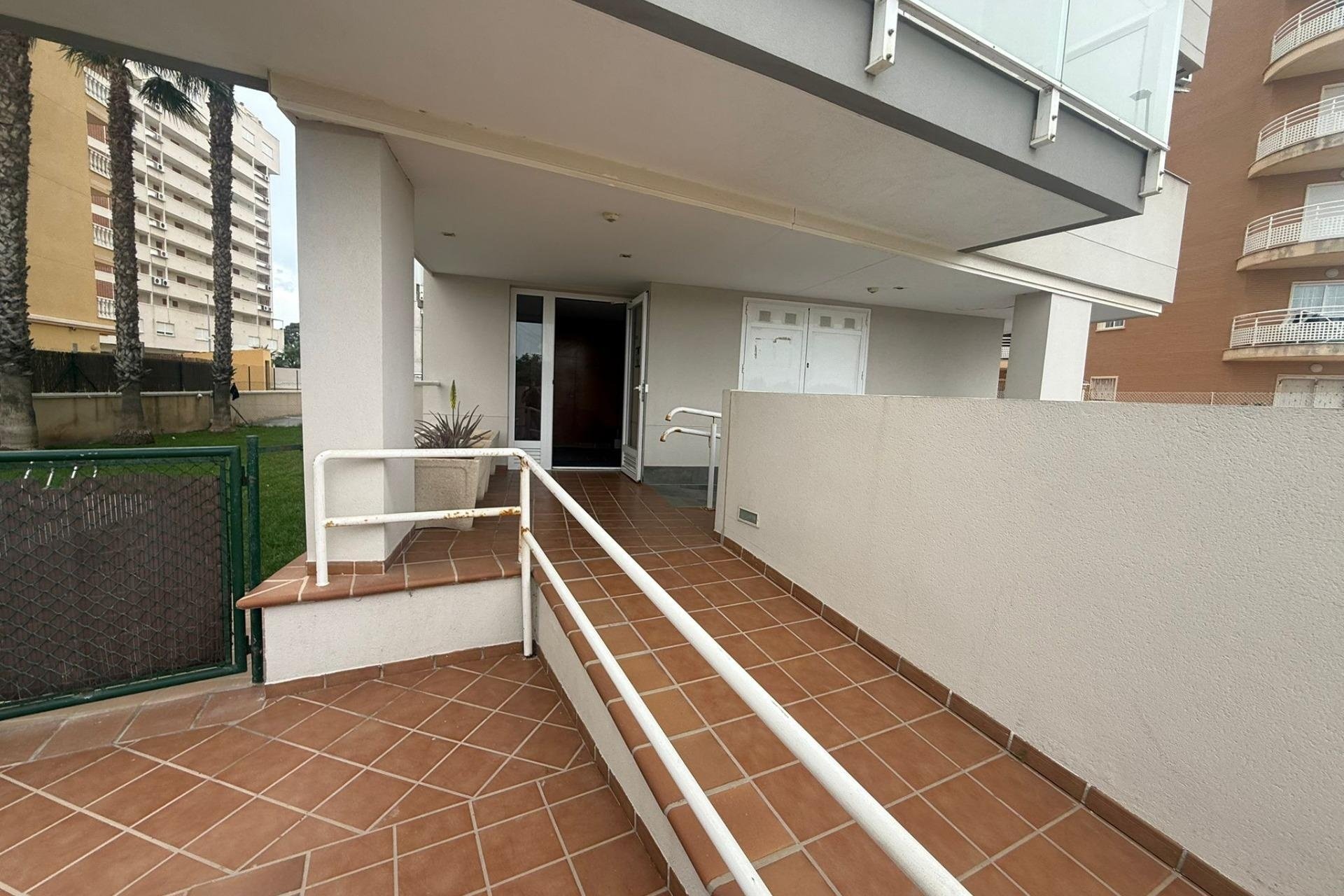Reventa - Apartamento -
Guardamar del Segura - Puerto Deportivo