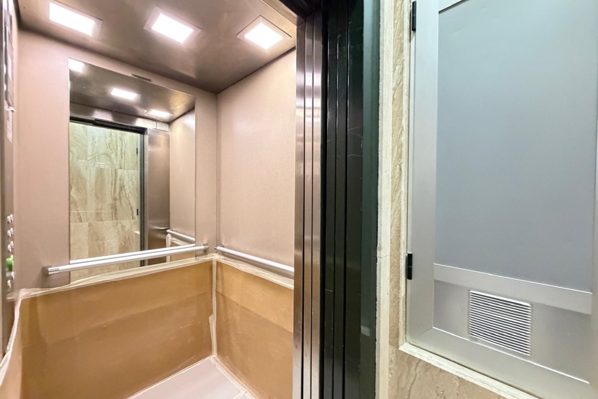 Reventa - Apartamento -
Torrevieja - Centro