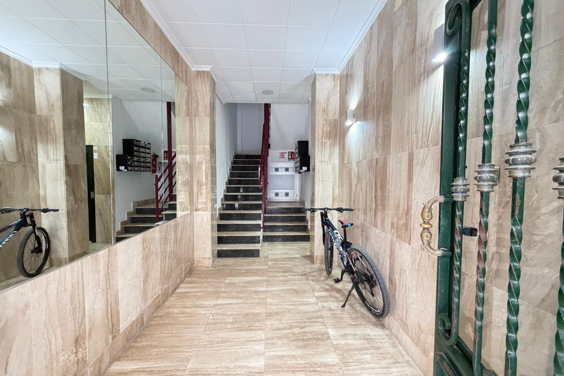 Reventa - Apartamento -
Torrevieja - Centro