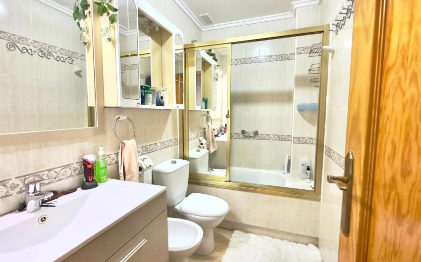 Reventa - Apartamento -
Torrevieja - Centro