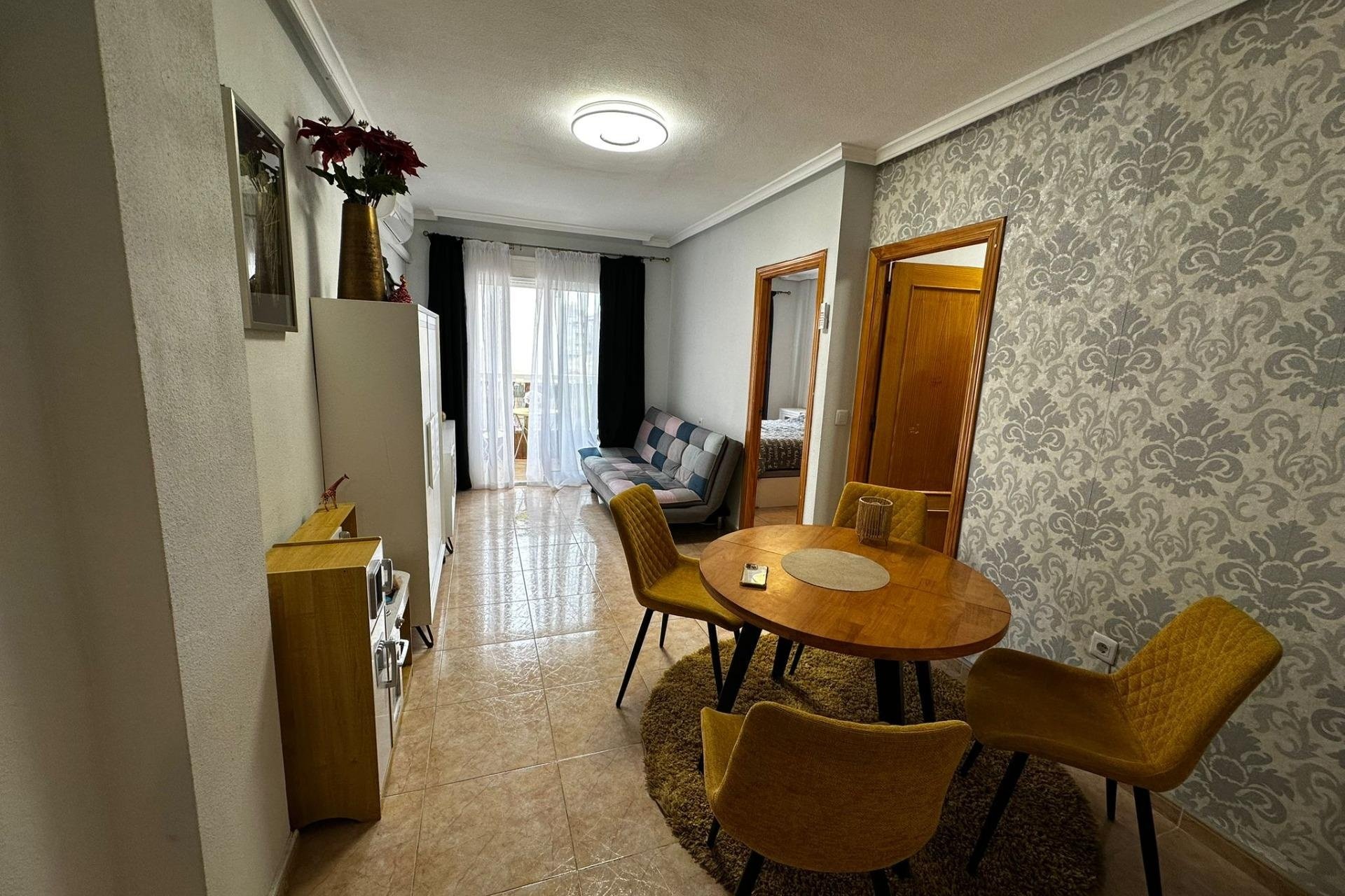 Reventa - Apartamento -
Torrevieja - Centro