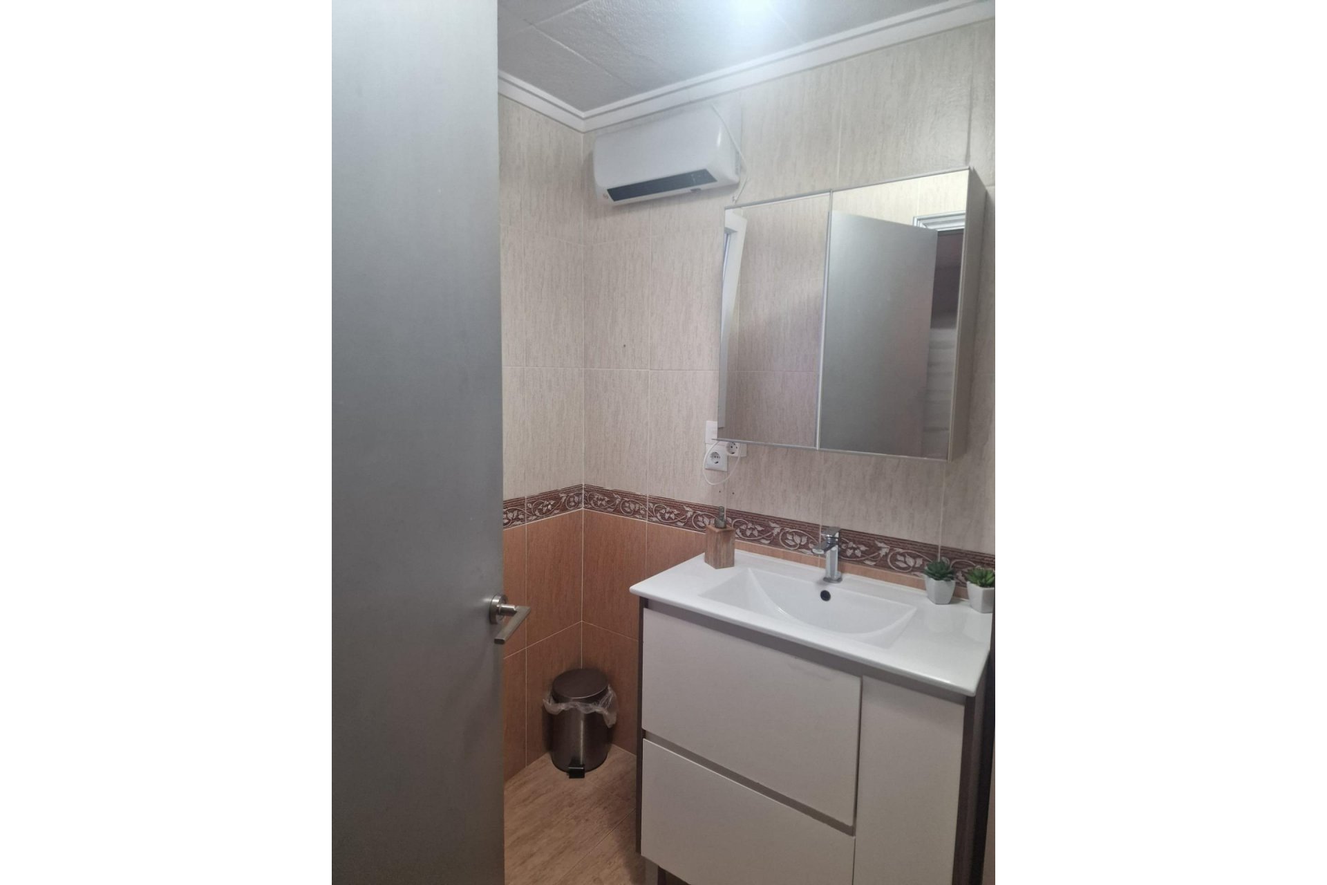 Reventa - Apartamento -
Torrevieja - Playa del Cura