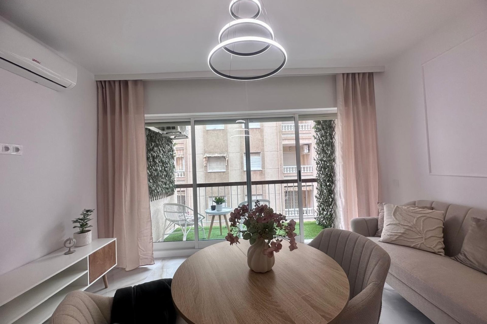 Reventa - Apartamento -
Torrevieja - Playa del Cura