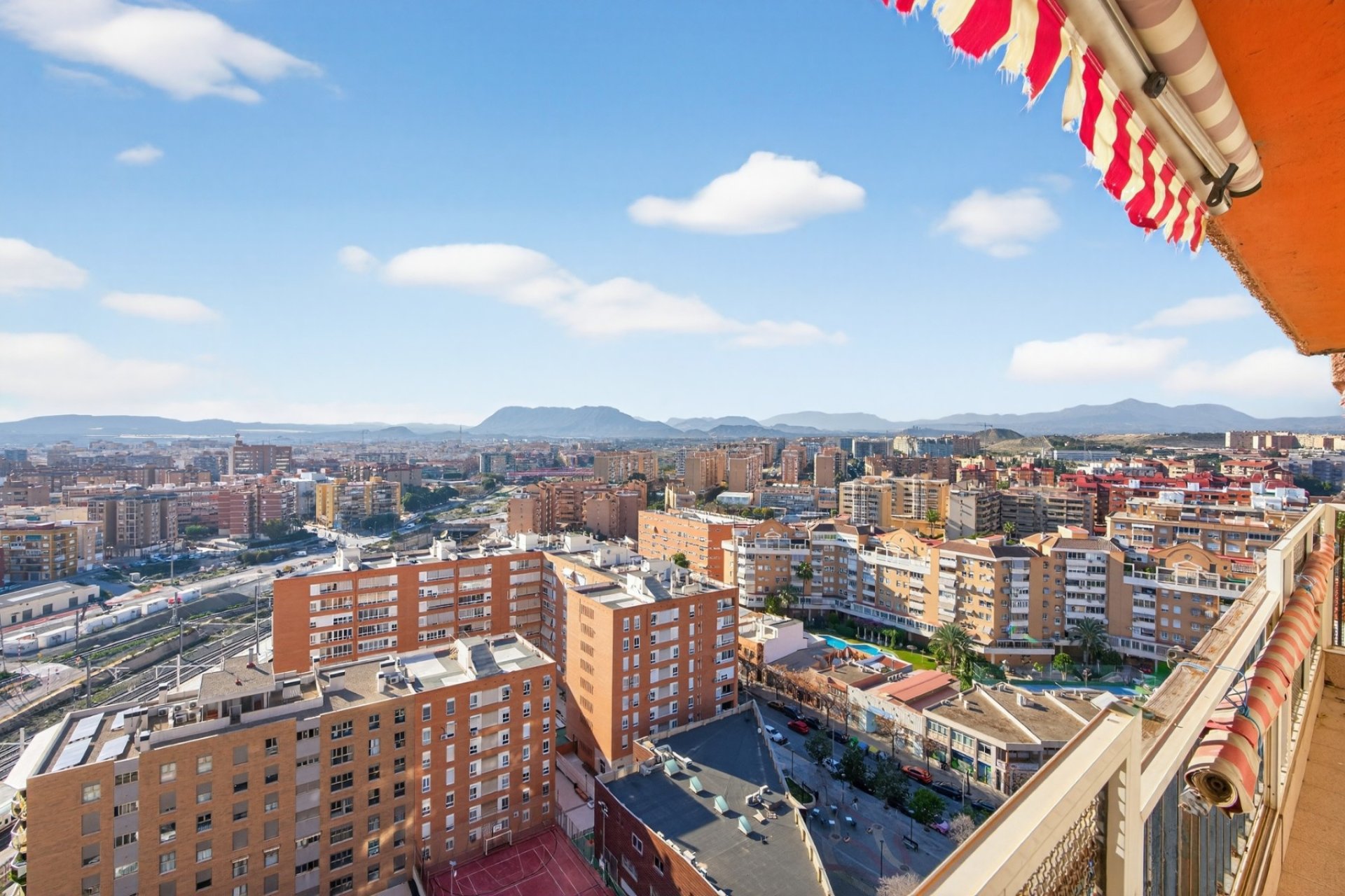 Reventa - Apartment -
Alicante - Center