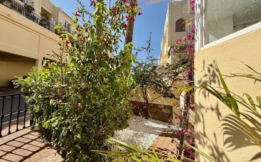 Reventa - Apartment -
Benahavis - La Quinta