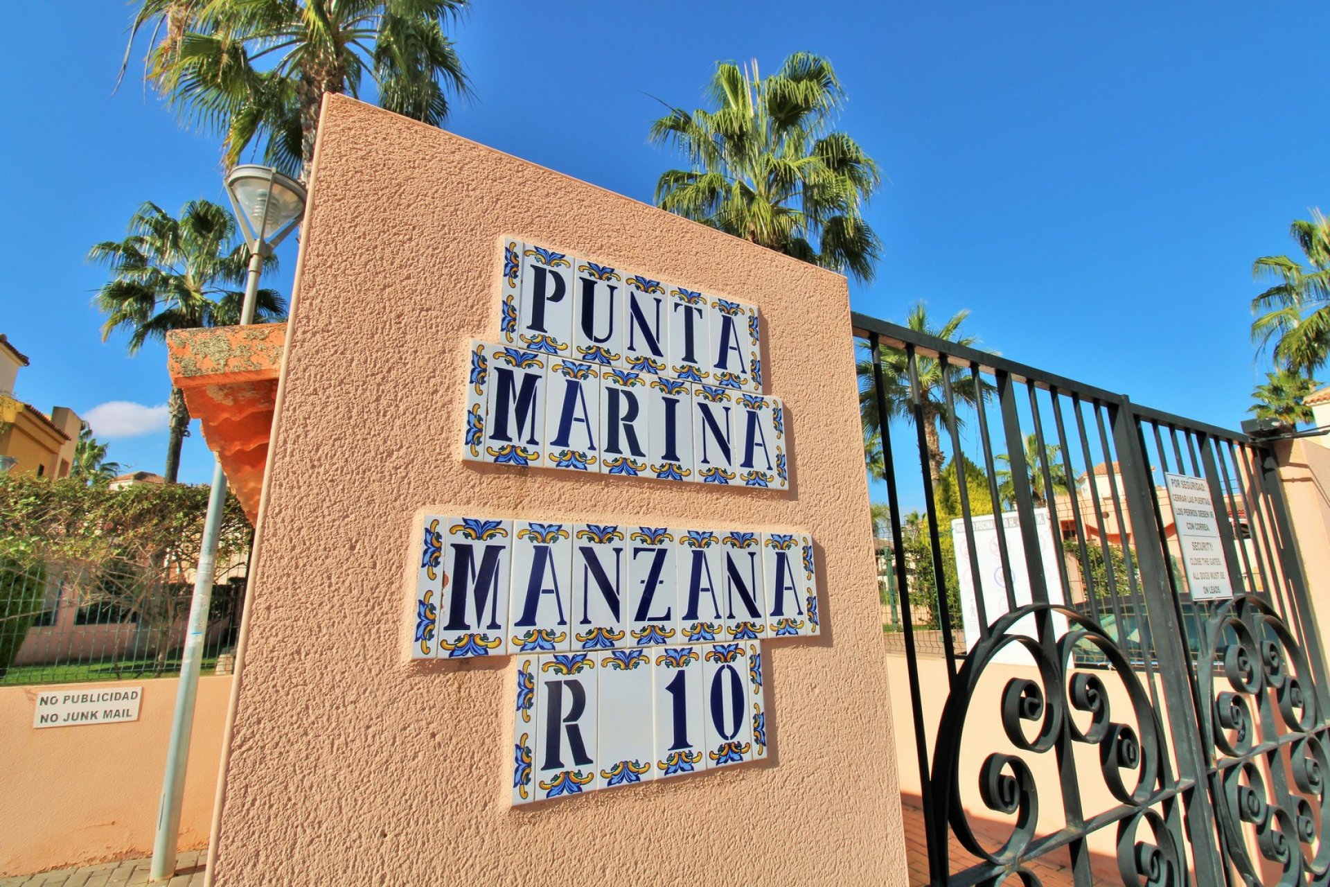 Reventa - Apartment -
Punta Prima