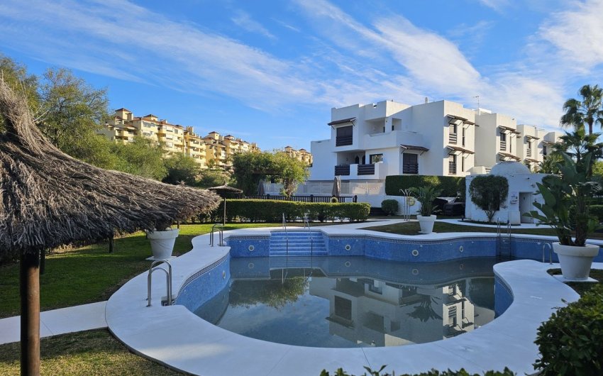 Reventa - Apartment -
Selwo - Inland