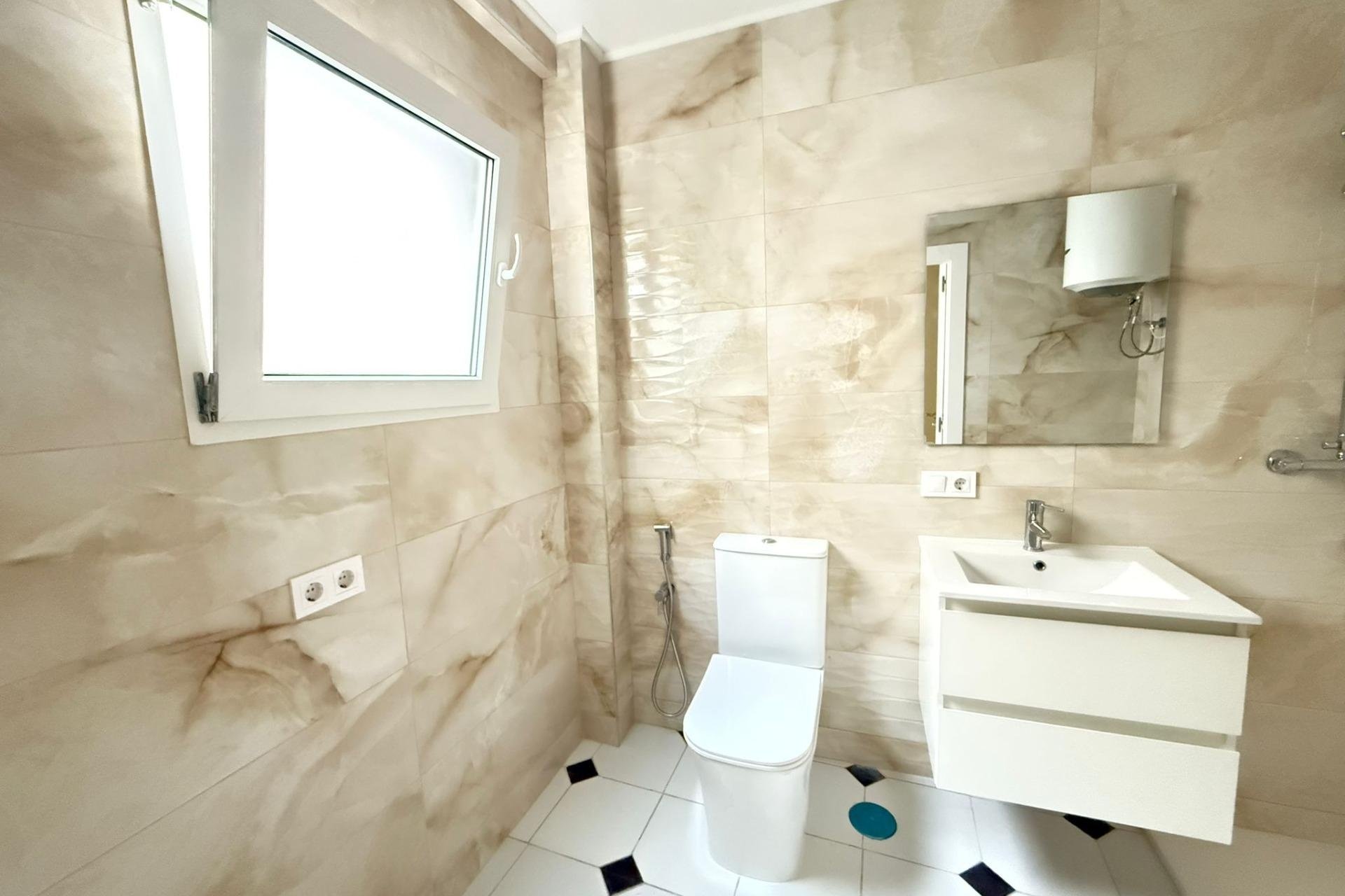 Reventa - Apartment -
Torrevieja - Centro