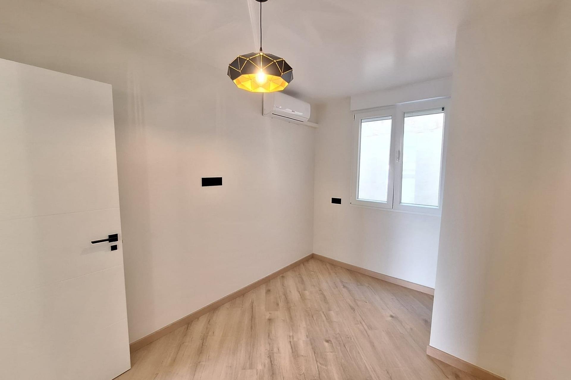 Reventa - Apartment -
Torrevieja - Playa de los Locos