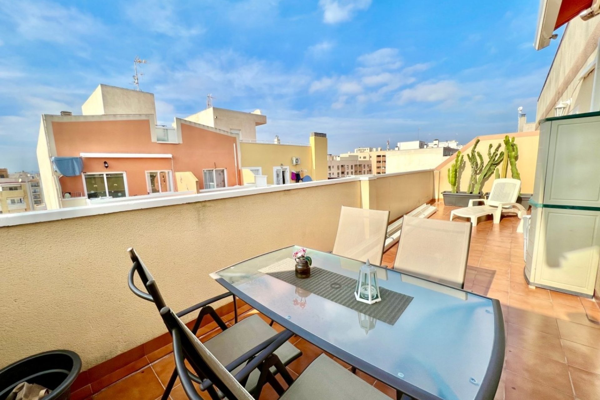 Reventa - Ático -
Torrevieja - Centro