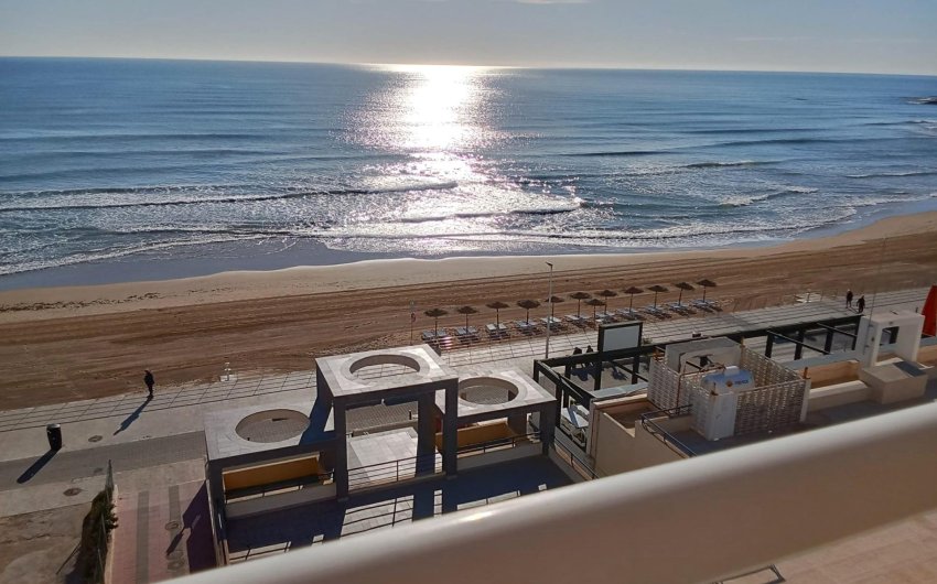 Reventa - Ático -
Torrevieja - Playa De La Mata