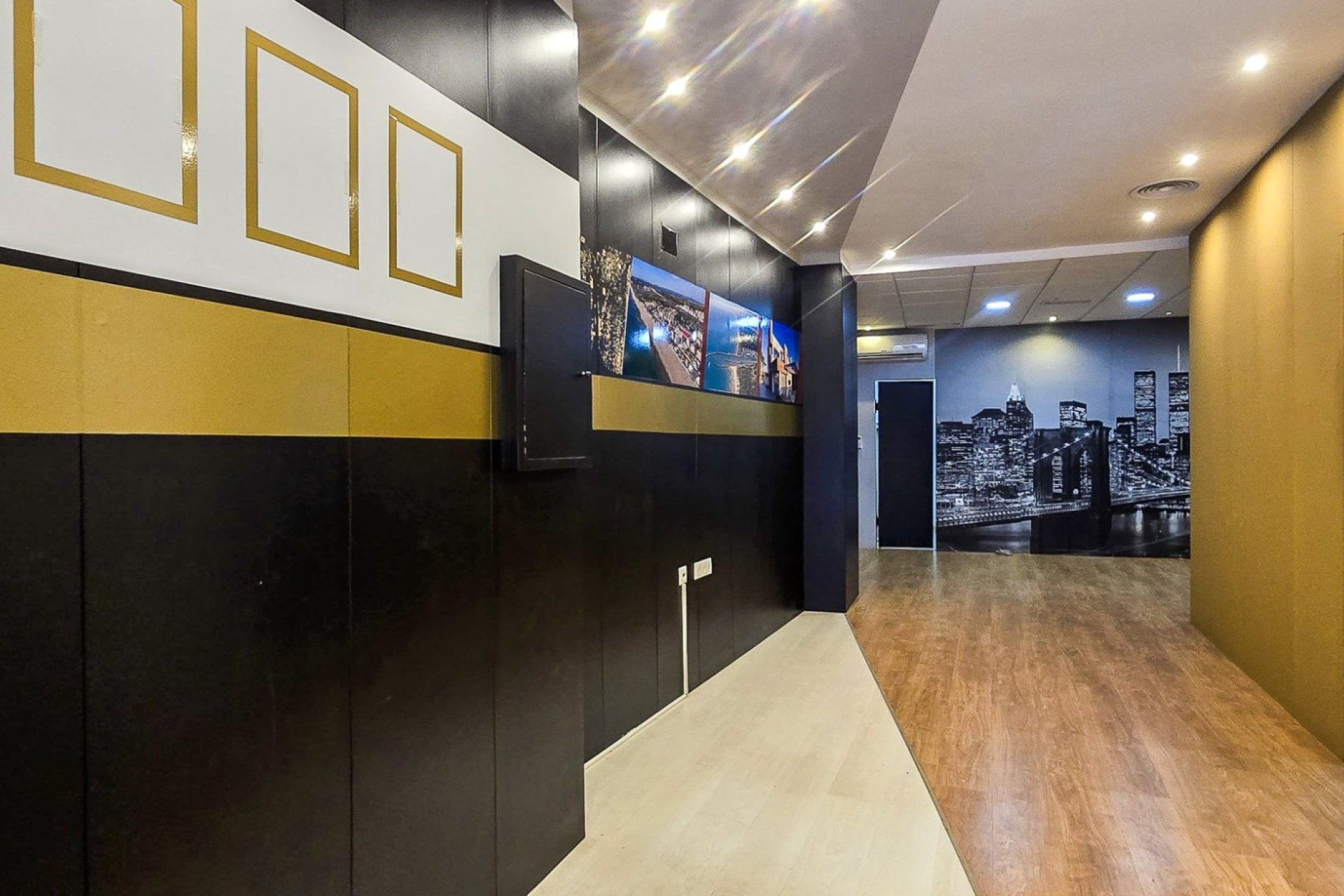 Reventa - Comercial -
Guardamar del Segura - Center