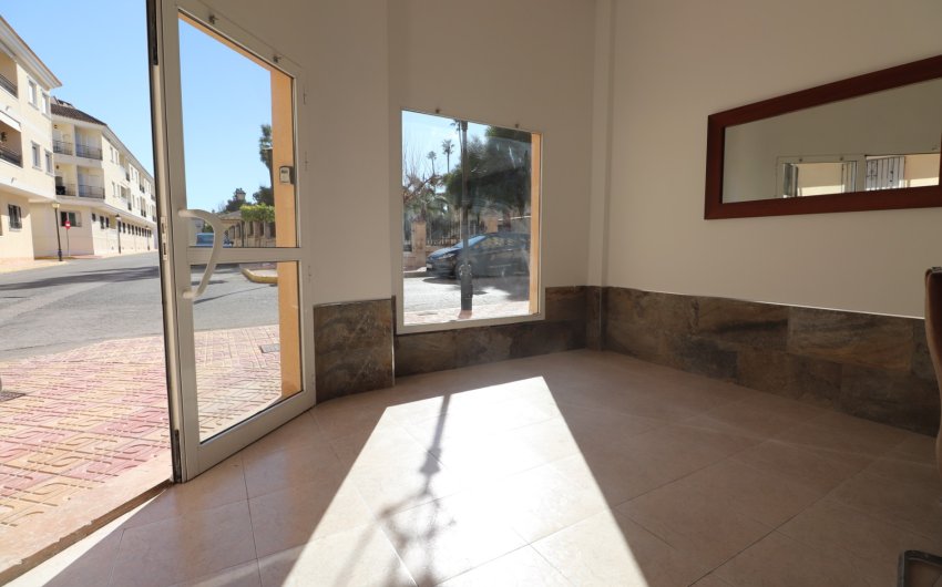 Reventa - Comercial -
Jacarilla