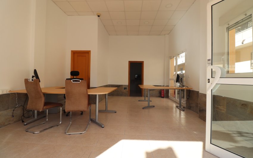 Reventa - Comercial -
Jacarilla