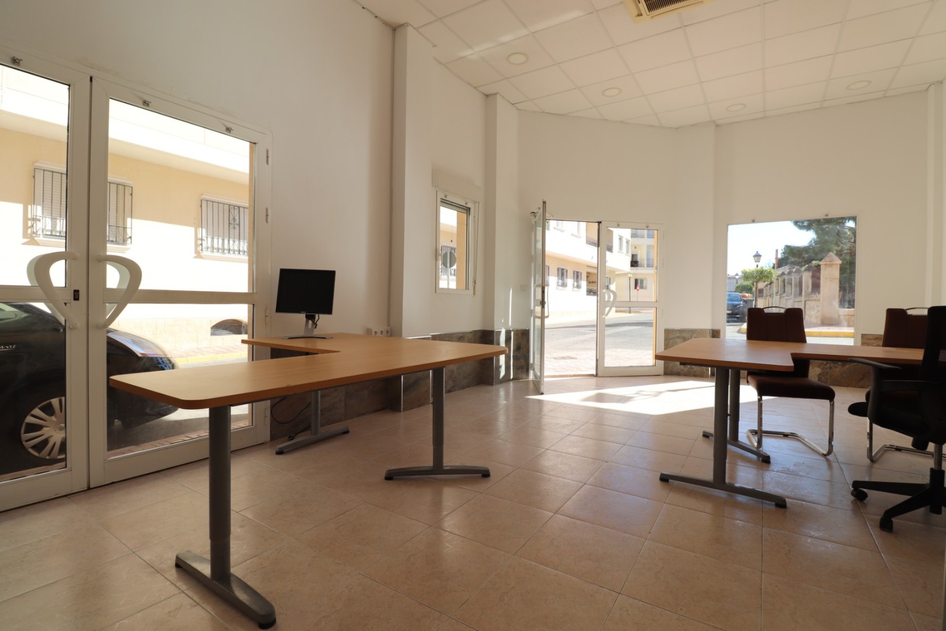 Reventa - Comercial -
Jacarilla