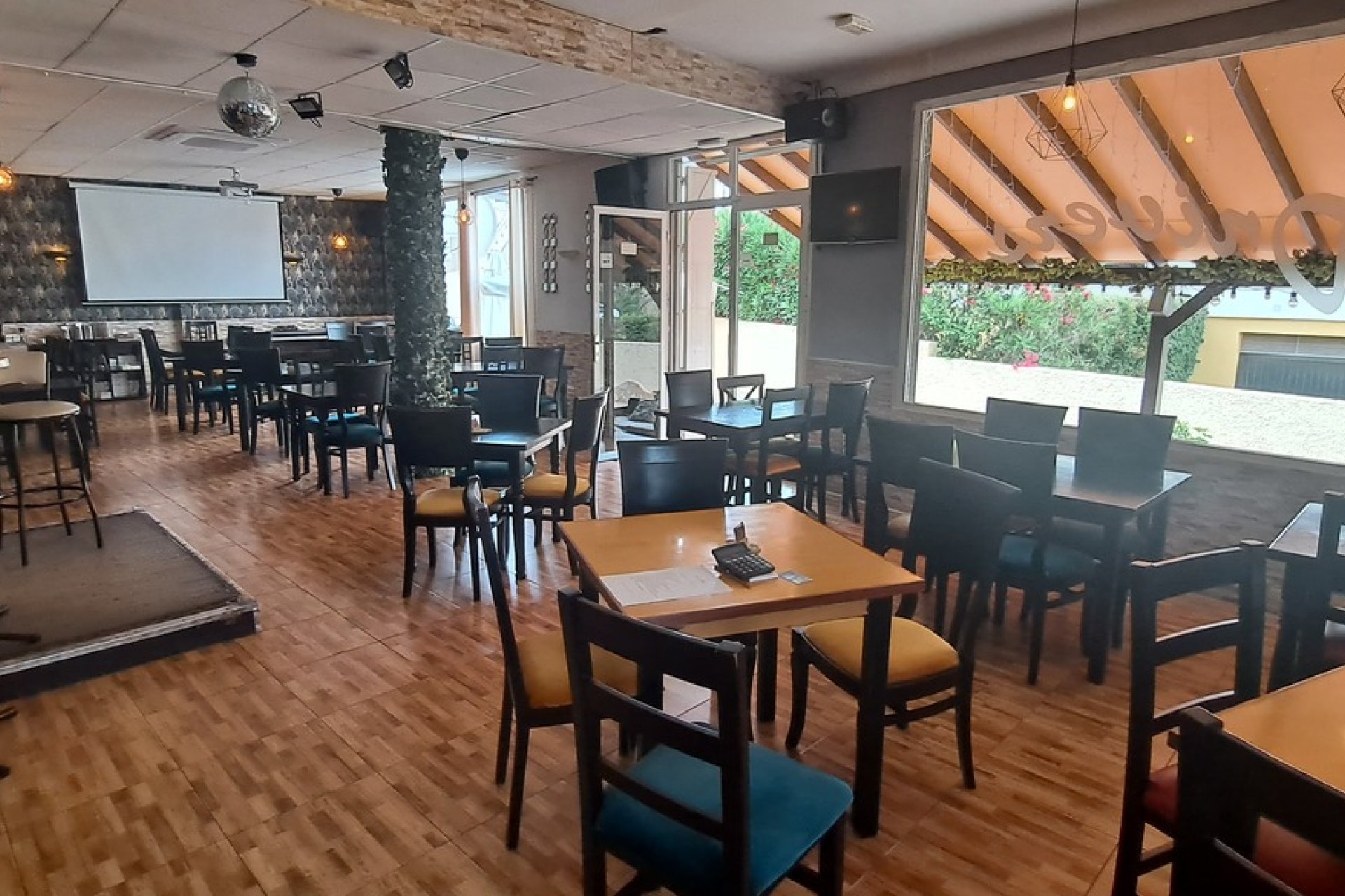 Reventa - Comercial -
Villamartin - Orihuela Costa