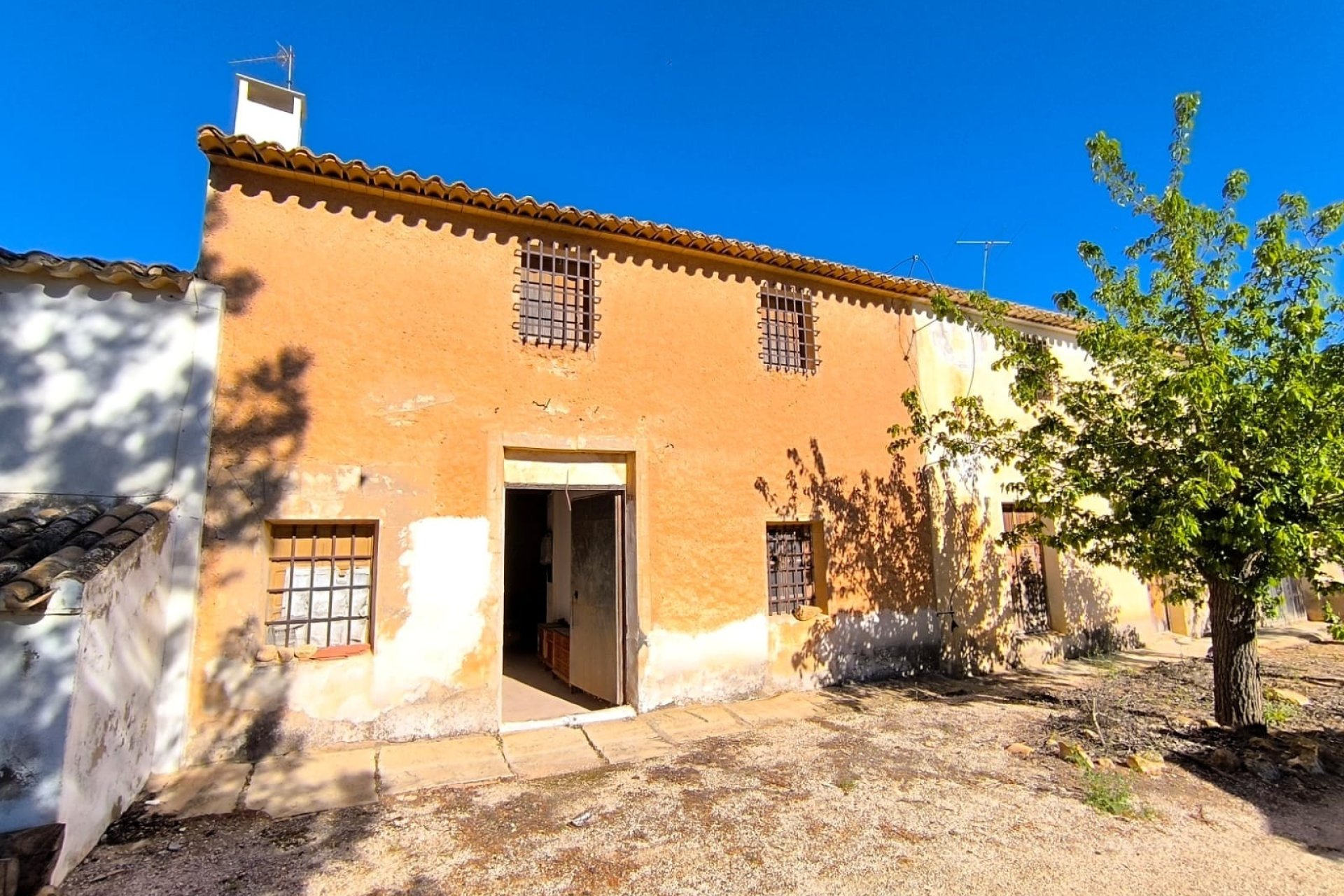 Reventa - Country House -
Yecla - Inland