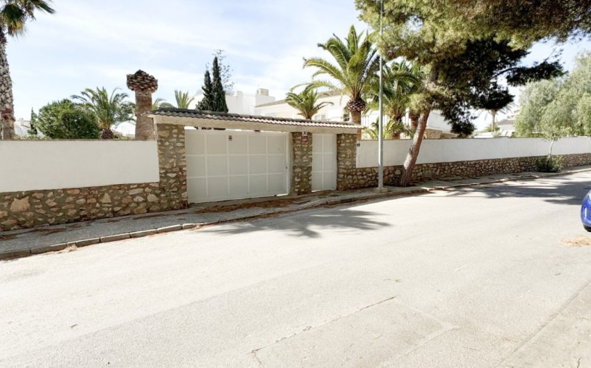 Reventa - Detached Villa -
Orihuela Costa - La Zenia