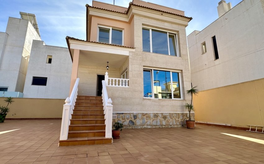 Reventa - Detached Villa -
Orihuela Costa - Villamartín