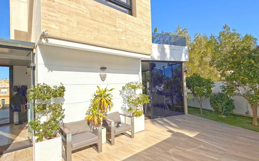 Reventa - Detached Villa -
Orihuela Costa - Villamartín