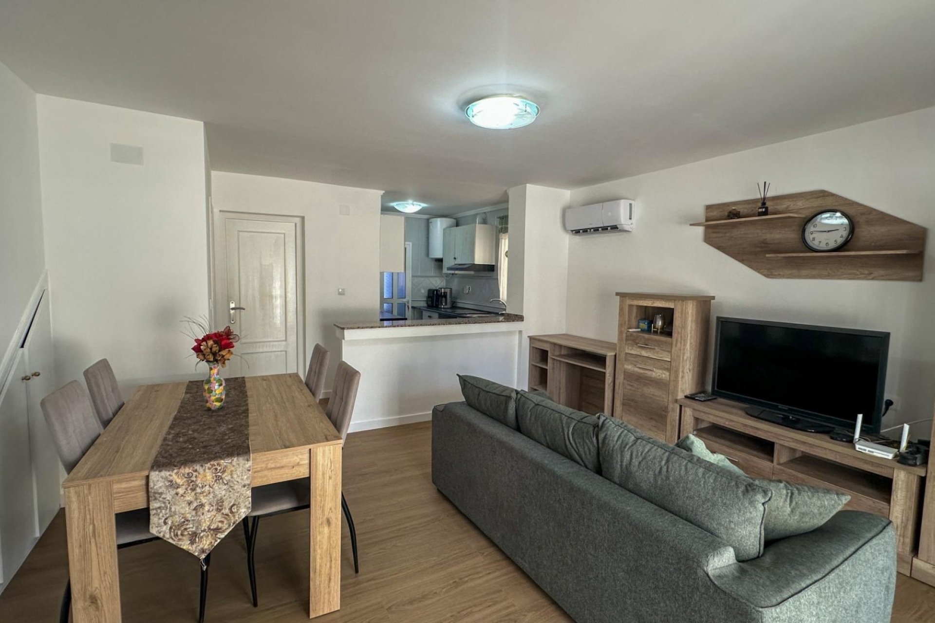 Reventa - Duplex -
San Miguel de Salinas - Las Filipinas