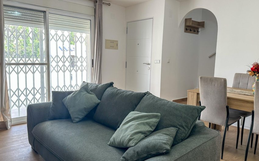 Reventa - Duplex -
San Miguel de Salinas - Las Filipinas