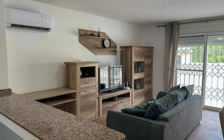 Reventa - Duplex -
San Miguel de Salinas - Las Filipinas