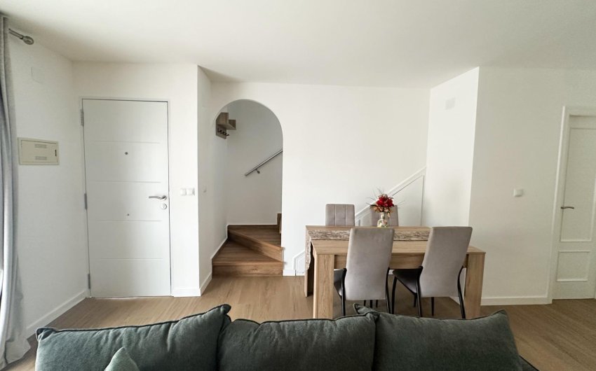 Reventa - Duplex -
San Miguel de Salinas - Las Filipinas