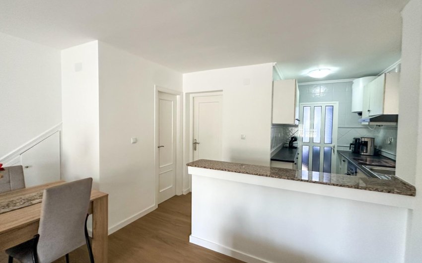 Reventa - Duplex -
San Miguel de Salinas - Las Filipinas