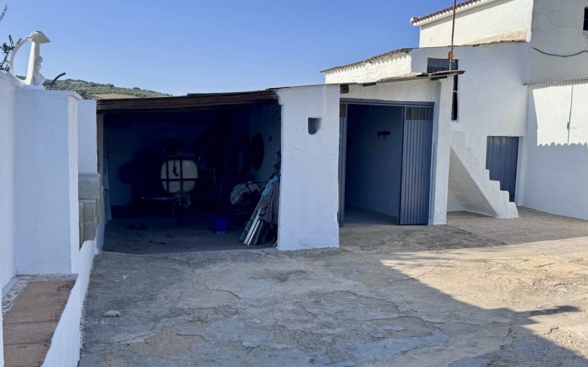 Reventa - Finca -
Algarinejo - Inland