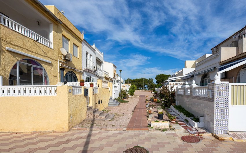 Reventa - Terraced house / Townhouse -
Torrevieja - La Siesta